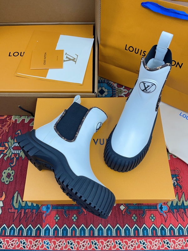 ルイヴィトン靴背面デザイン